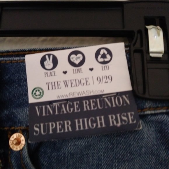 SOLD SOLD SOLD Rewash The Wedge Super High Rise 9/29 Shorts - Picture 11 of 16